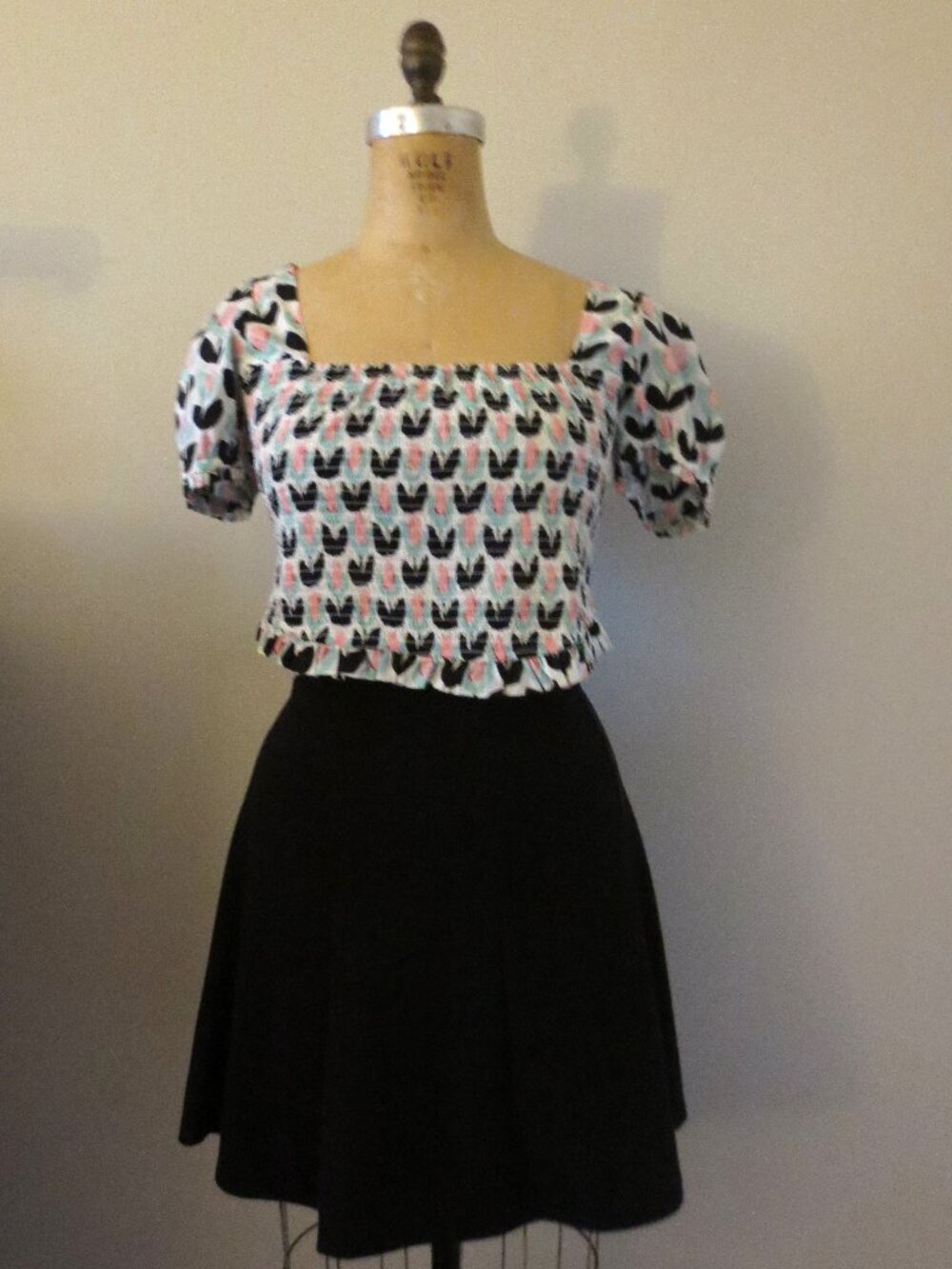 Smak Parlour Coquette Black & Pink Tulip Print Cotton Crop Top - Picture 2 of 7